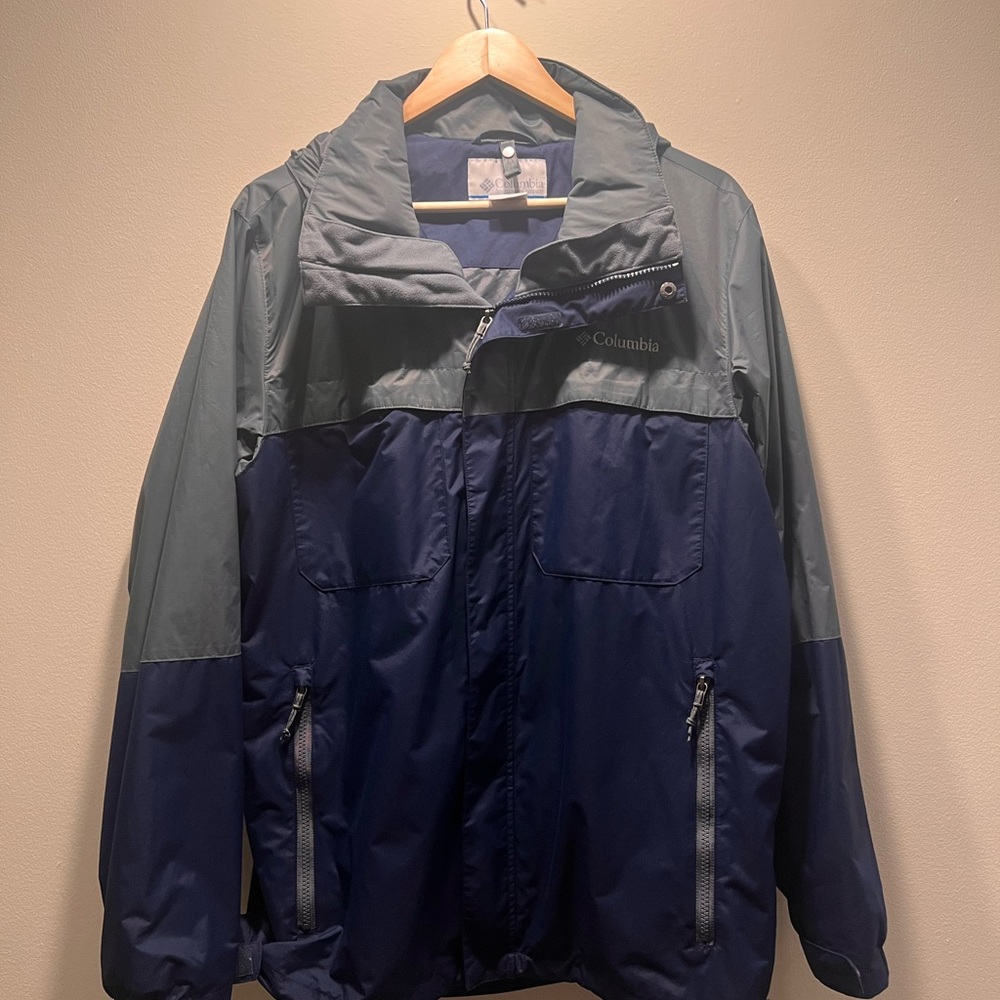 Columbia Men's Navy and Slate Raincoat